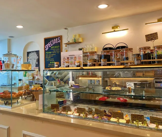 🍰 New York East Village | Puff Pastry Sweets + Cat Bookstore 🐱