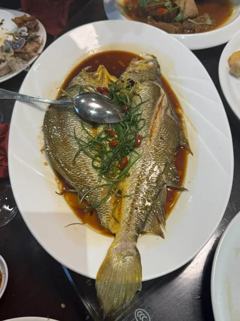 Hidden Seafood Paradise in Paris 🦞