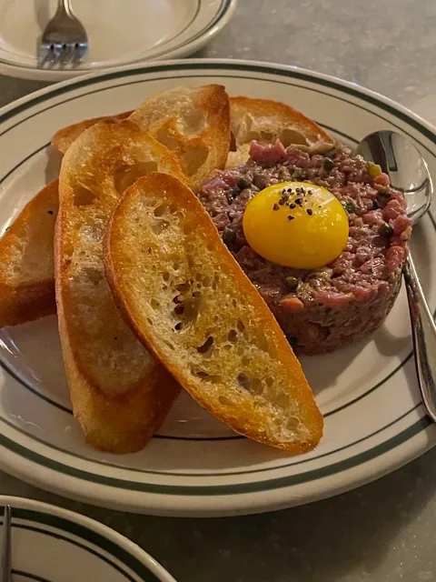 🇨🇦 Toronto | The Legendary French Bistro for Beef Tartare 🥖✨