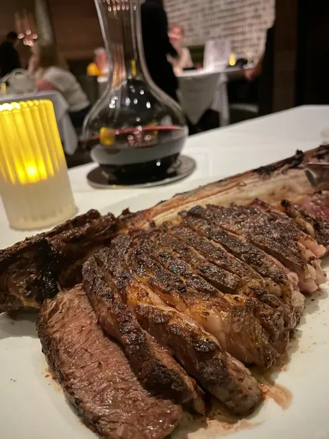 Fine Dining in Dallas: Steakhouse Showdown 🥩✨