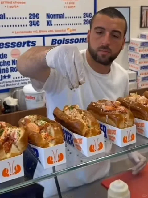 🇫🇷 Lobster Roll in Paris 6th – The One & Only!