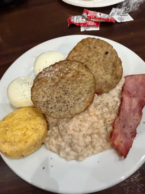 Fantastic Breakfast & Warm Hospitality! 🍳🏨