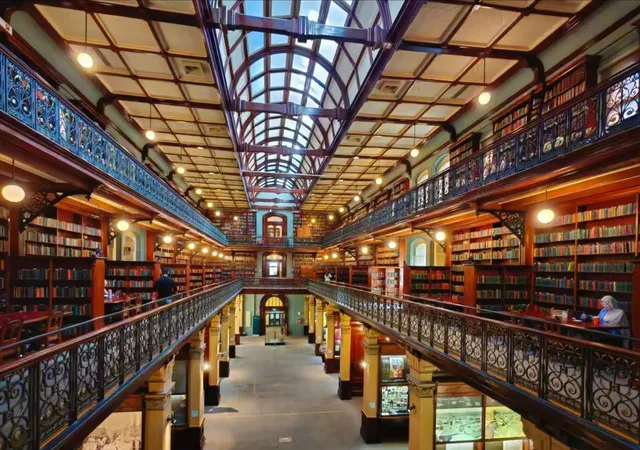 Adelaide Riots3⃣Ten thousand steps citywalk raiders