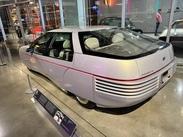 Petersen Automotive Museum｜A Glimpse into Its Collection 🚗✨
