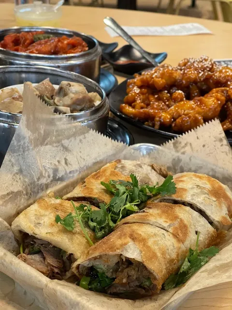 LA | Mama Lu's Dumpling House | The Go-To After-Work Hangout 🥢💼