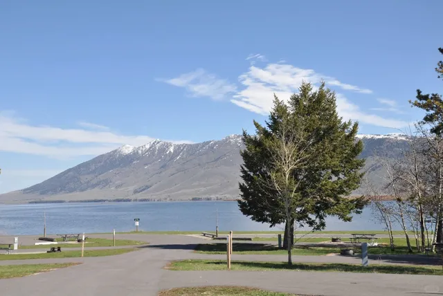 ​​🇨🇦 Hidden Gem Near Yellowstone: Henry’s Lake State Park!​​ 🌿✨