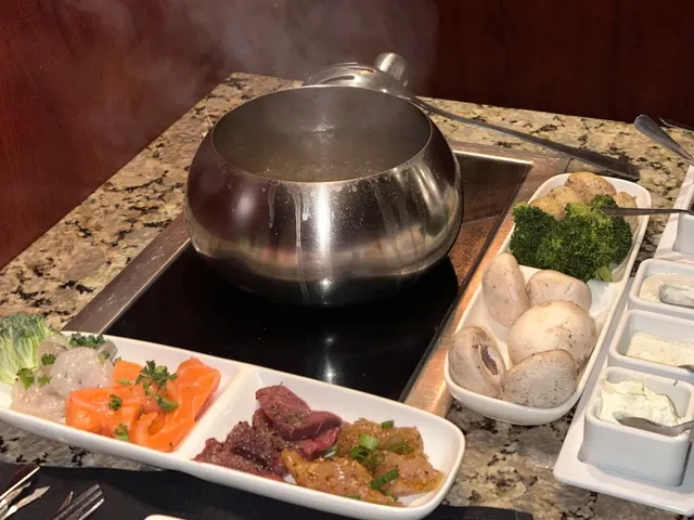 🇺🇸Madison Food Diary First Time Trying Cheese Fondue at Melting Pot