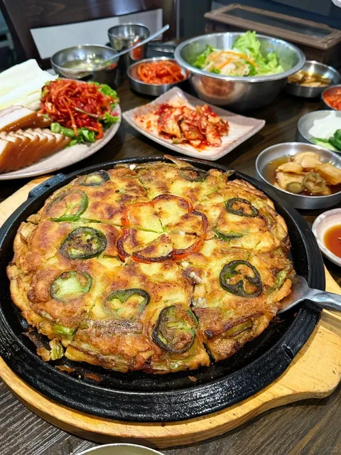 Food Review | LA's Korean-Style Braised Pork Trotter - Every Bite is !