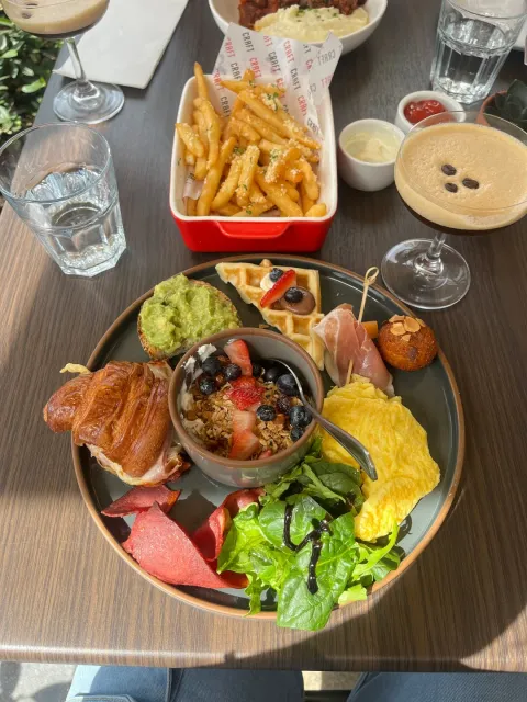 An Amazing Brunch Platter in Miami! 🍳🍸