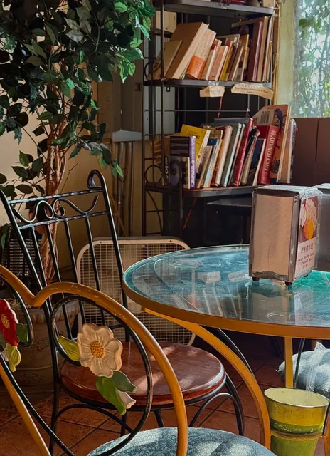 Los Angeles’ Hidden Gem Serene Café ☕️ Like Stepping Into Another Era