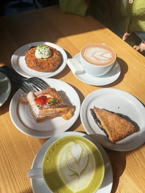 Fox in the Snow Café: Columbus’ Most Instagram-Worthy Brunch Spot! 🥐☕