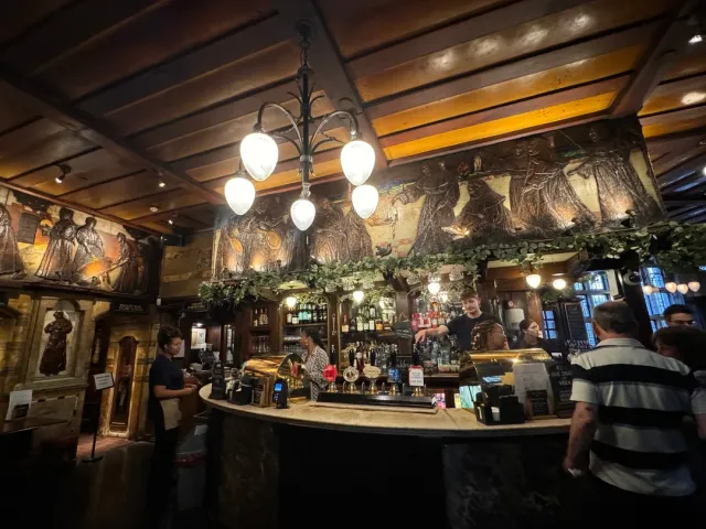 Come Feel the Vibes! 🍻