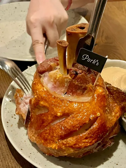 🇨🇿 Must-Try Crispy Pork Knuckle in Prague! Only €10 per Person