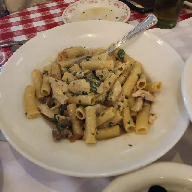 Chicago’s Great Value Italian Spot — Maggiano’s Little Italy ❤️