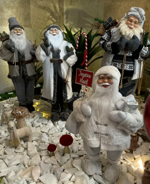 La Marquise | A French Bistro's Day & Night in Douala 🌇🍽️