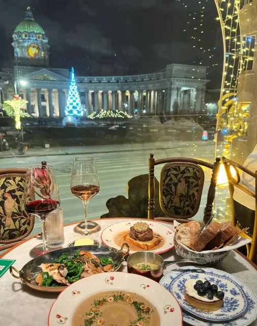 ​​Saint Petersburg’s Timeless Gem | René Café – Where Books Meet Beef​