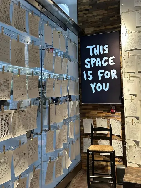 New York | Where Strangers Leave Their Stories 💌