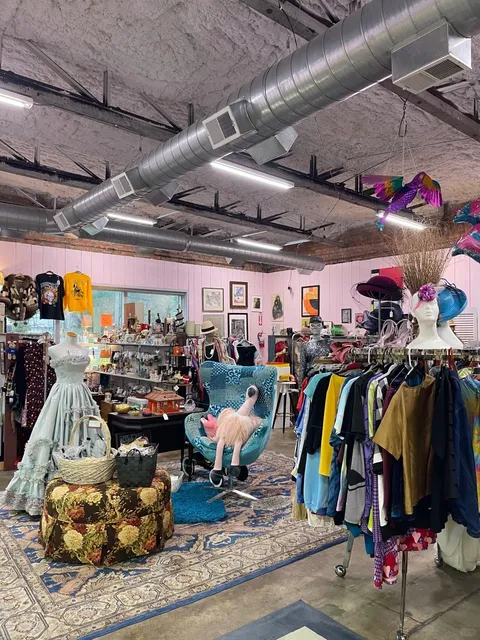 Cincinnati Vintage Hunting | Flamingo Haven 🦩✨