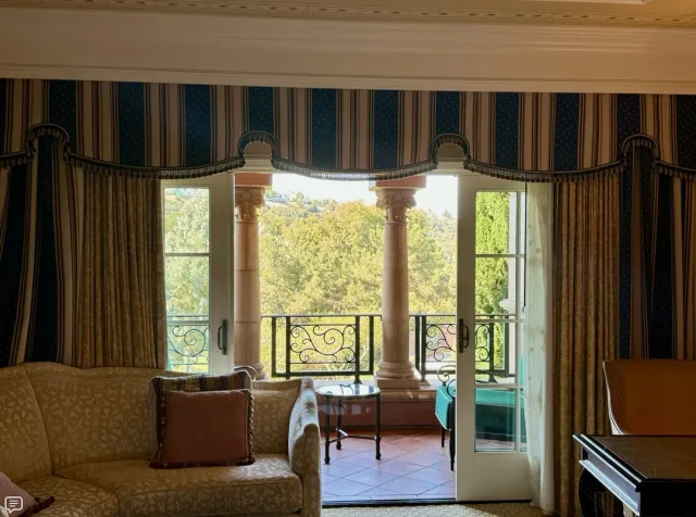 🌟 A Perfect 10 Across the Board – Unforgettable Luxury & Warmth! 🏨