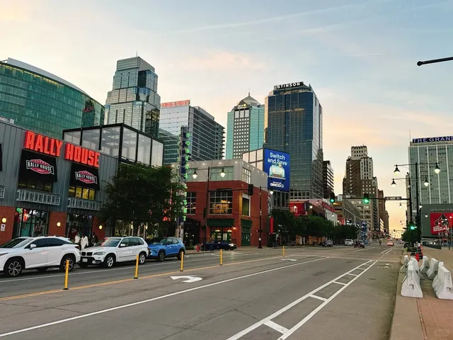 Kansas City Downtown: From Daylight to Starlight 🌆✨