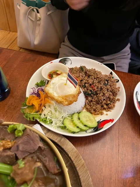 This Chicago Thai Spot Left Me Stuffed Like a Giant