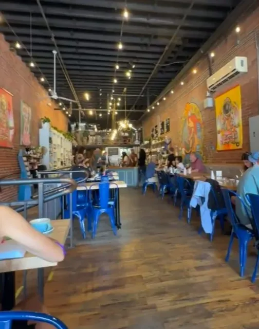 🌉 De Fer Coffee & Tea - Pittsburgh's Scenic Coffee Destination! 🎨