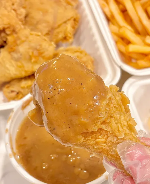 Vancouver’s MUST-EAT Fried Chicken 🍗 The Golden Crisp Legend!