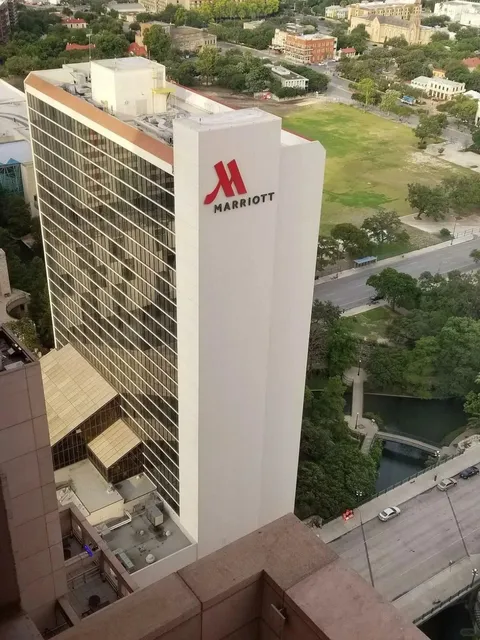  Booking Hotels in San Antonio Like This is a Total Steal!