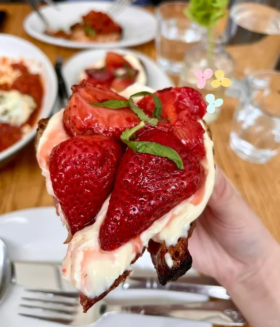 📍Strawberry Cheese Toast at Silver Lake 🥰