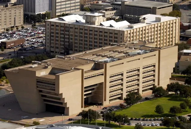 🏟️🔧 I.M. Pei's Dallas City Hall: A Brutalist Masterpiece 🏛️💫