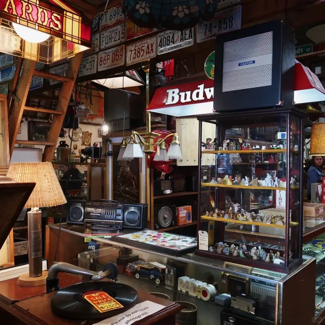 🌟 Today's Must-Visit Vintage Spot in Seattle!