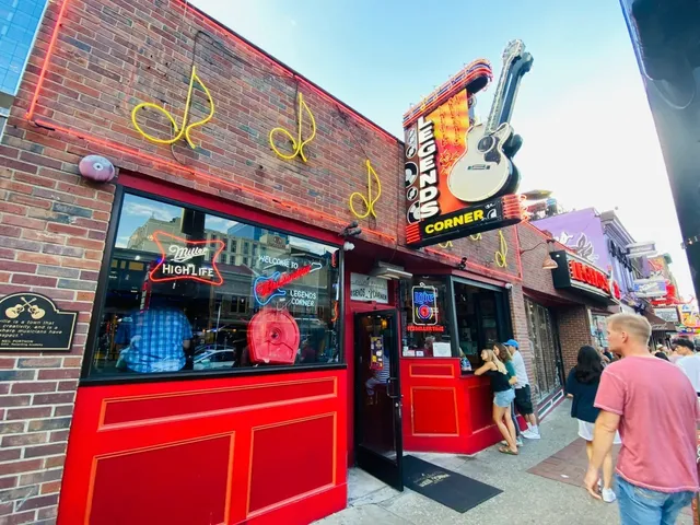 Downtown Nashville’s Broadway: Where Music Lives in Every Corner