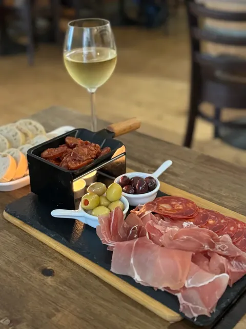 Berlin | A Cozy Little Spot for Quiet Drinks and Chats 🍷🗨️