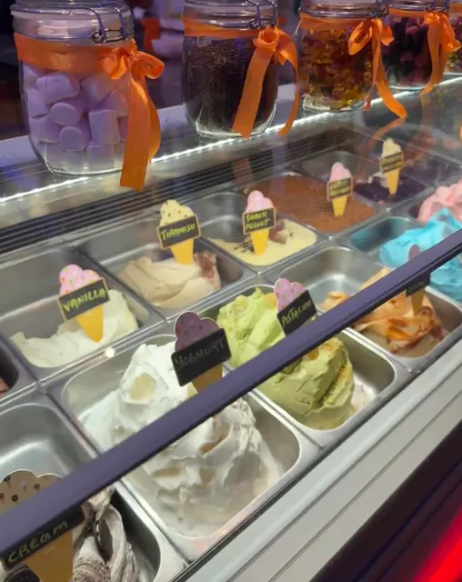 Four ice cream scoops + two smoothies, a 280 RMB "sweet shock" 🍦