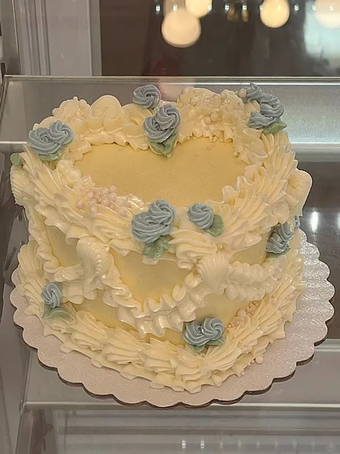  New June Bakery – An Adorable Vintage-Style Cake Shop in Philly! 🎂