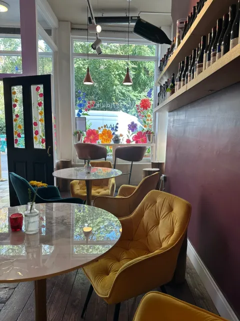 Quirky & Delicious! ☕️🌸 A Truly Unique Café on Fulham Road