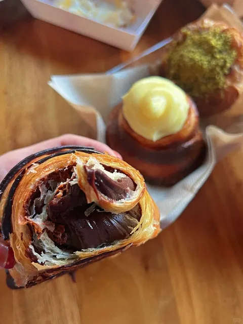 🥐 Colorado Eats 🔆 Insanely Good Croissants at Izzio Bakery! 🌸