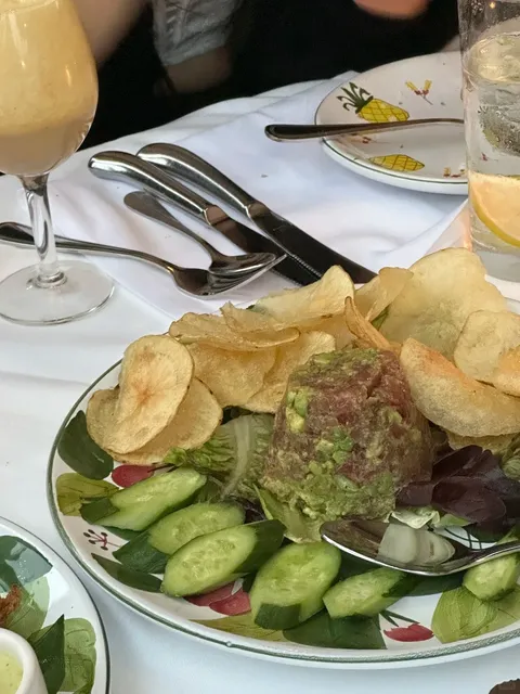LA’s Flower-Filled Beachside Restaurant! 🌊🌺