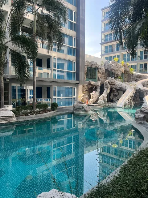 Living the Dream in Pattaya: Euros & Dollars, Paid in Baht!