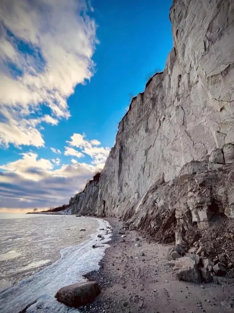 🇨🇦 Toronto's Own White Cliffs: Scarborough Bluffs 🌊✨