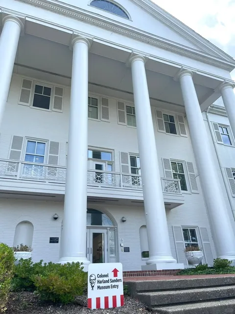 🇺🇸 The Quirky KFC Museum in Louisville, Kentucky 🍗✨