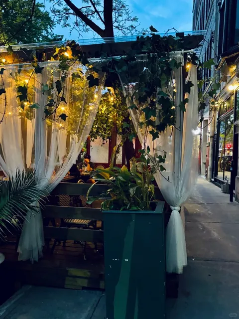 🍸 Le Bureau Bar | Montreal's Dreamy Date Spot! 🌿✨  