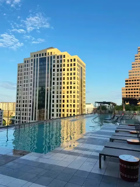 Austin’s Best-Kept Secret: 4-Star Luxury for Less! 🏨✨