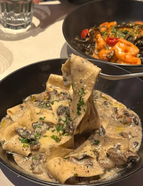 Cozy Alleyway Italian Spot: Truffle Cream Pasta Heaven 🍝