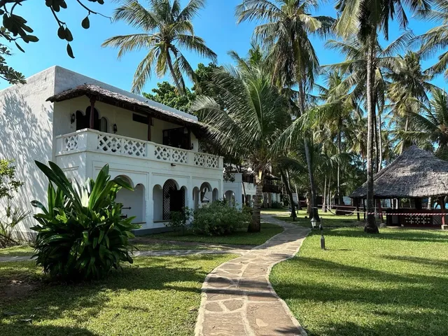 Serena Beach Resort & Spa – A Slice of Paradise in Mombasa! 🌊✨