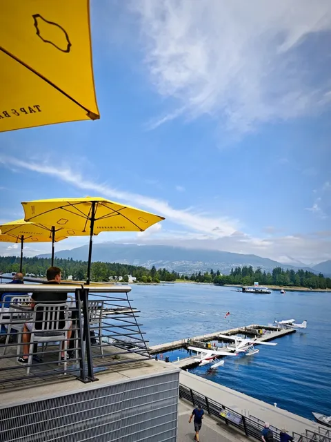 🇨🇦 ​​Summer Patio Season: Tap & Barrel's 4 Best View Decks​​ 🌞🍻