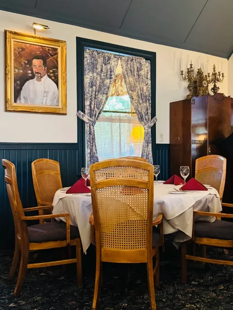 ​​Houston French Restaurant Perfect for a Cozy Date Night 💕​​