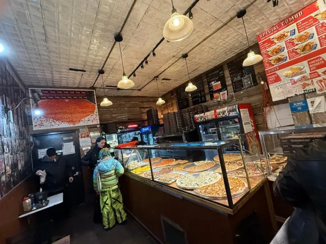 When They Talk About New York Pizza, This Is What They Mean. 🍕