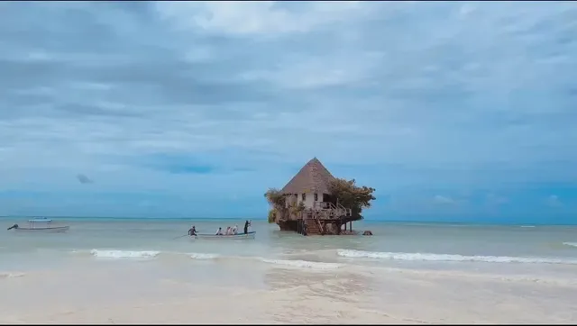 ✨🌍 Bucket List Alert! Africa’s Most Magical Cliffside Restaurant