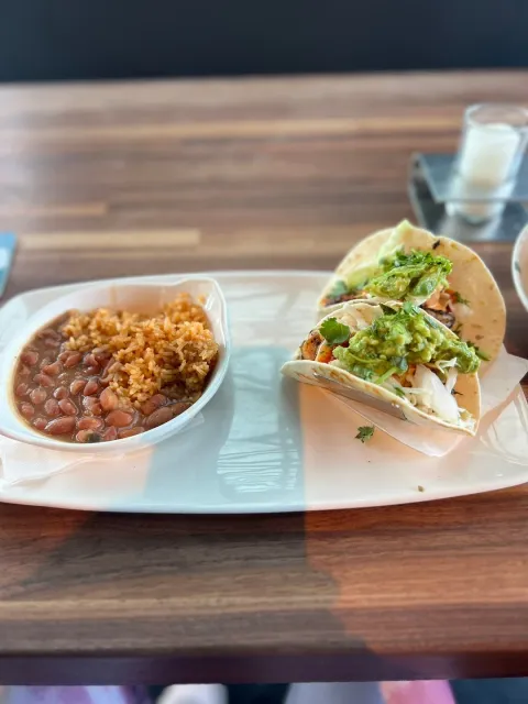 Great Food, Prime Location, Awesome Vibes! 🍽️🌟